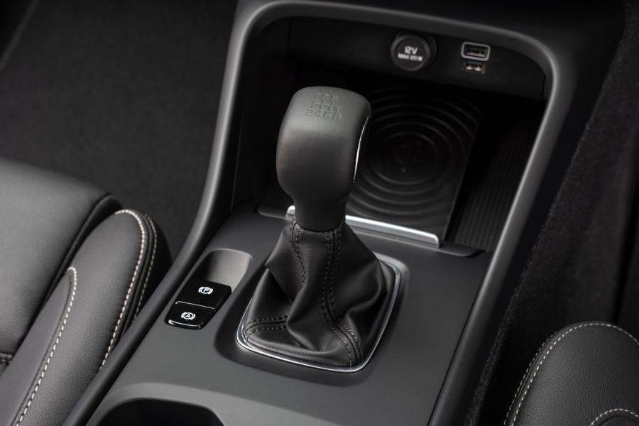 Детали интерьера Volvo XC40 T3 Momentum 2018 года  (UK) (фото 4 из 40)